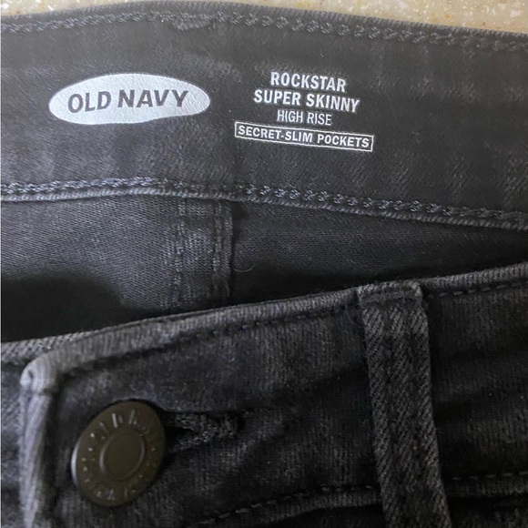 Ladies Old Navy Size 6 Rockstar Black Jeans - Picture 4 of 7